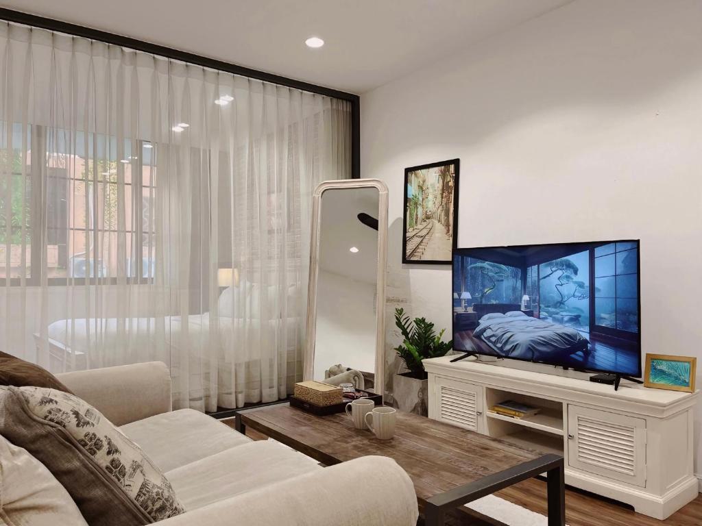 4. PIN GEM ( 22 Trương Quyền )